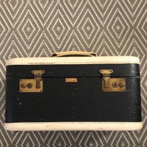 Vintage Cosmetic Carrying Case, Train Case, Makeup Case